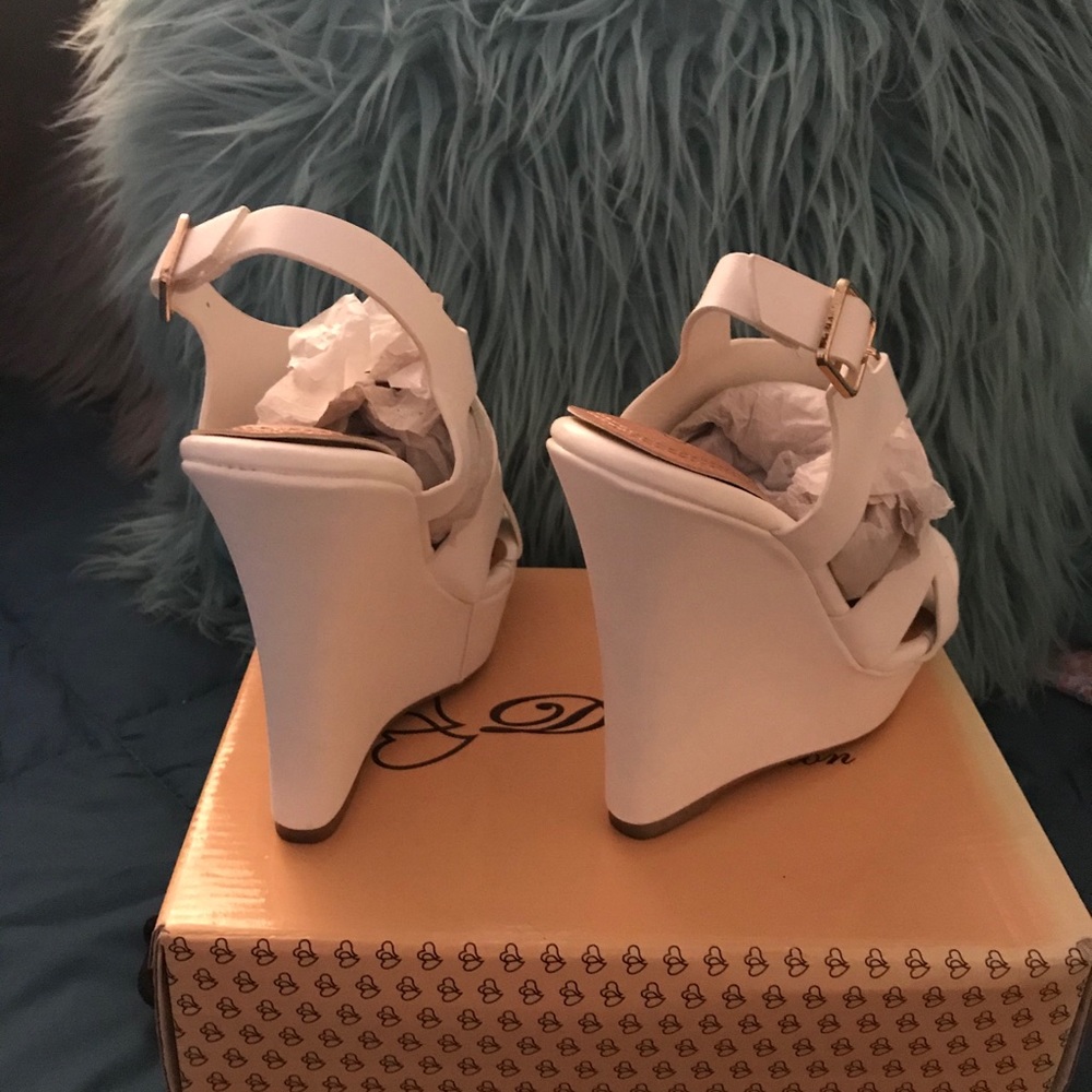White platform sandal